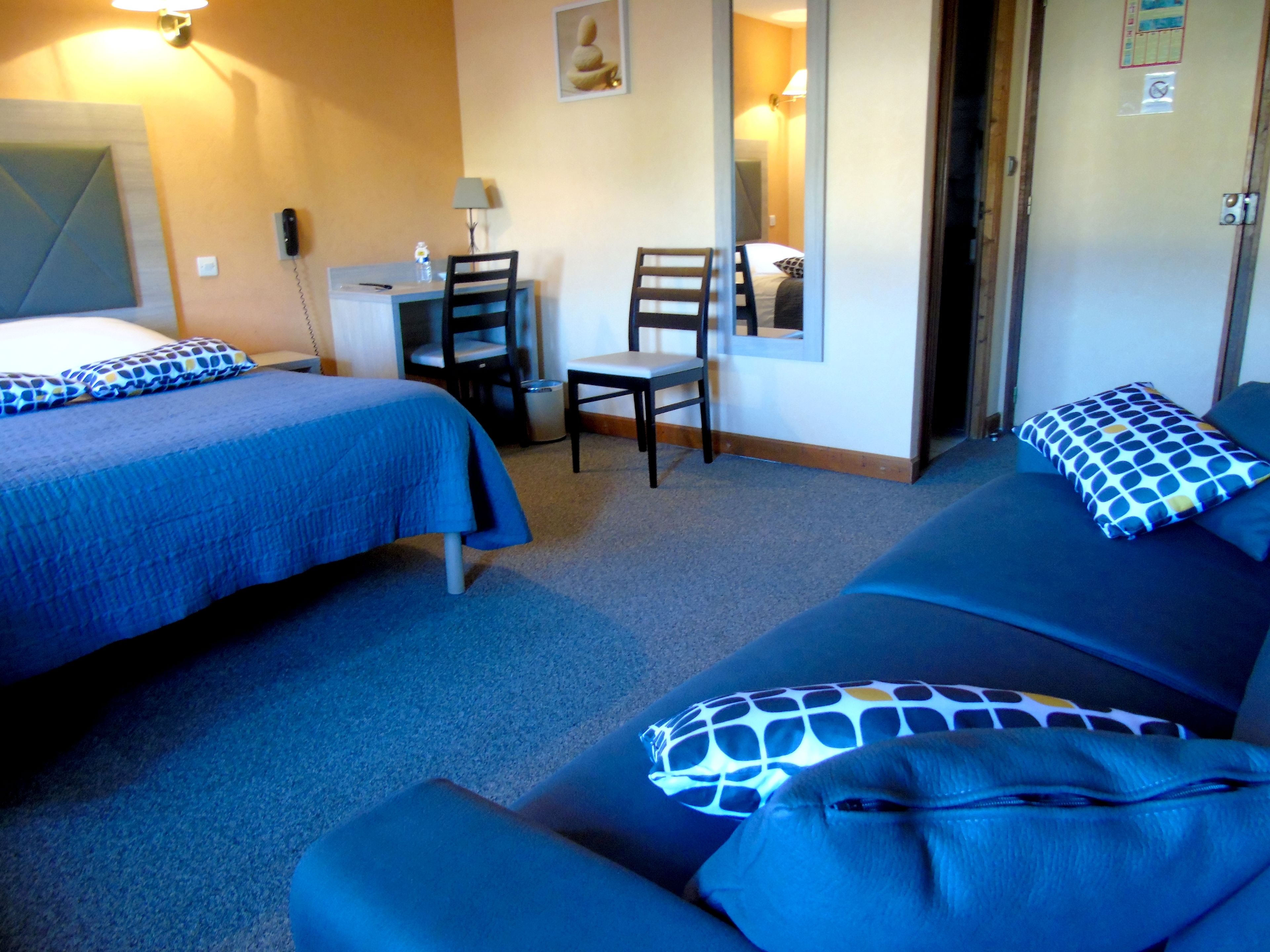 1 bedroom, desk, soundproofing, free cots/infant beds