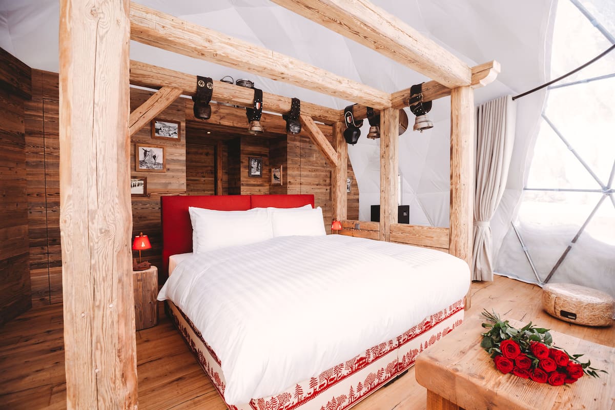 Premium bedding, in-room safe, soundproofing, free cribs/infant beds