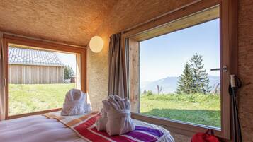 Cabin | Premium bedding, in-room safe, laptop workspace, soundproofing