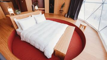 Sengetøy av topp kvalitet, safe på rommet og skrivebord for bærbar PC