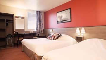 Een bureau, geluiddichte muren, gratis babybedden, gratis wifi