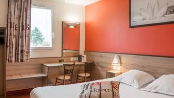 Bureau, chambres insonorisées, lits bébé (gratuits), Wi-Fi gratuit