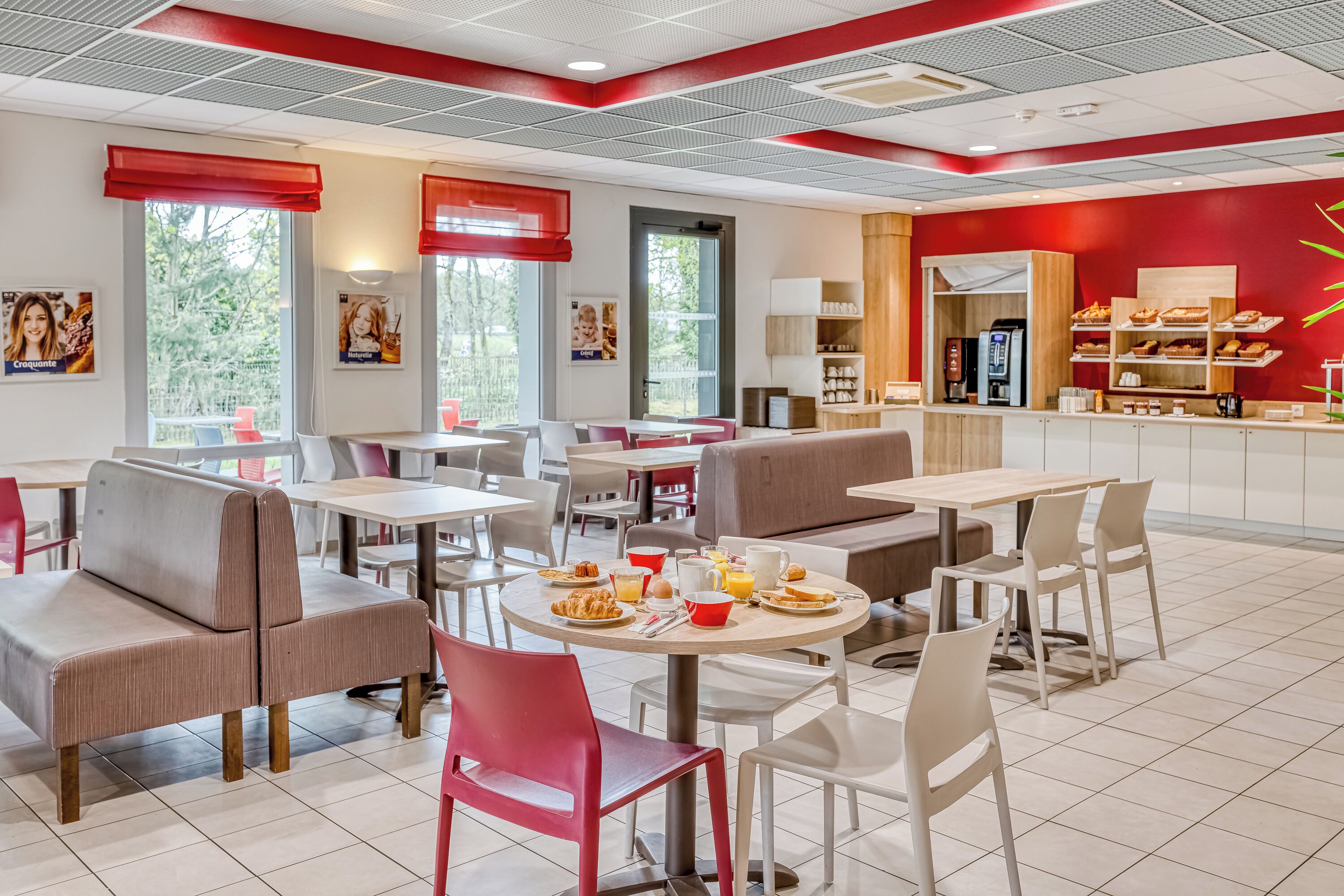 Daily buffet breakfast (EUR 9.90 per person)