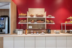 Buffet déjeuner servi tous les jours en supplément