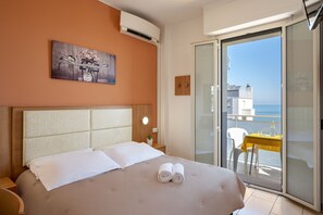 In-room safe, desk, cots/infant beds, free WiFi - Amadei Hotel Figaro & Apartments (Pesaro)