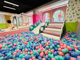 Área de juegos infantiles bajo techo