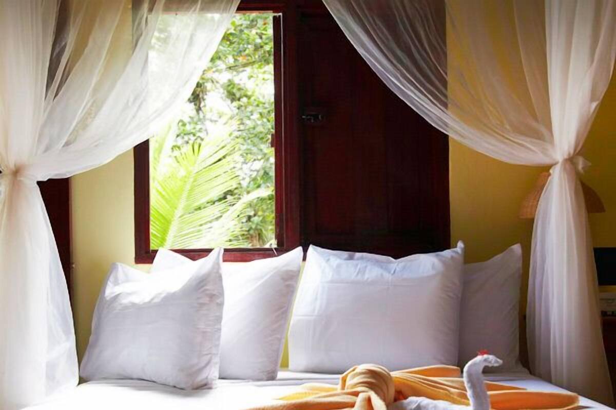 Habitación estándar, 1 cama de matrimonio grande, vistas al mar | Caja fuerte, sistema de insonorización, tabla de planchar con plancha