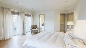 Free cribs/infant beds, free WiFi