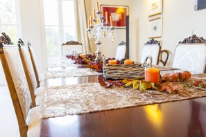 Dining - Villa Charlotte (Bergen)