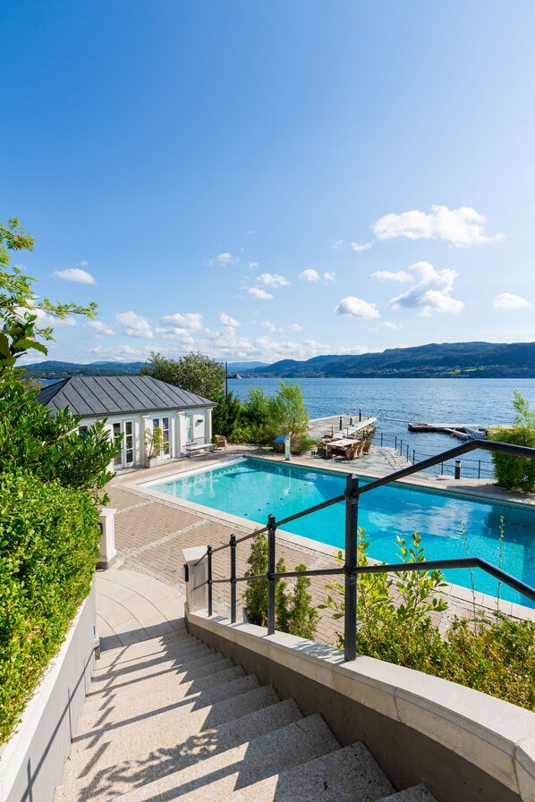 Outdoor pool, pool loungers