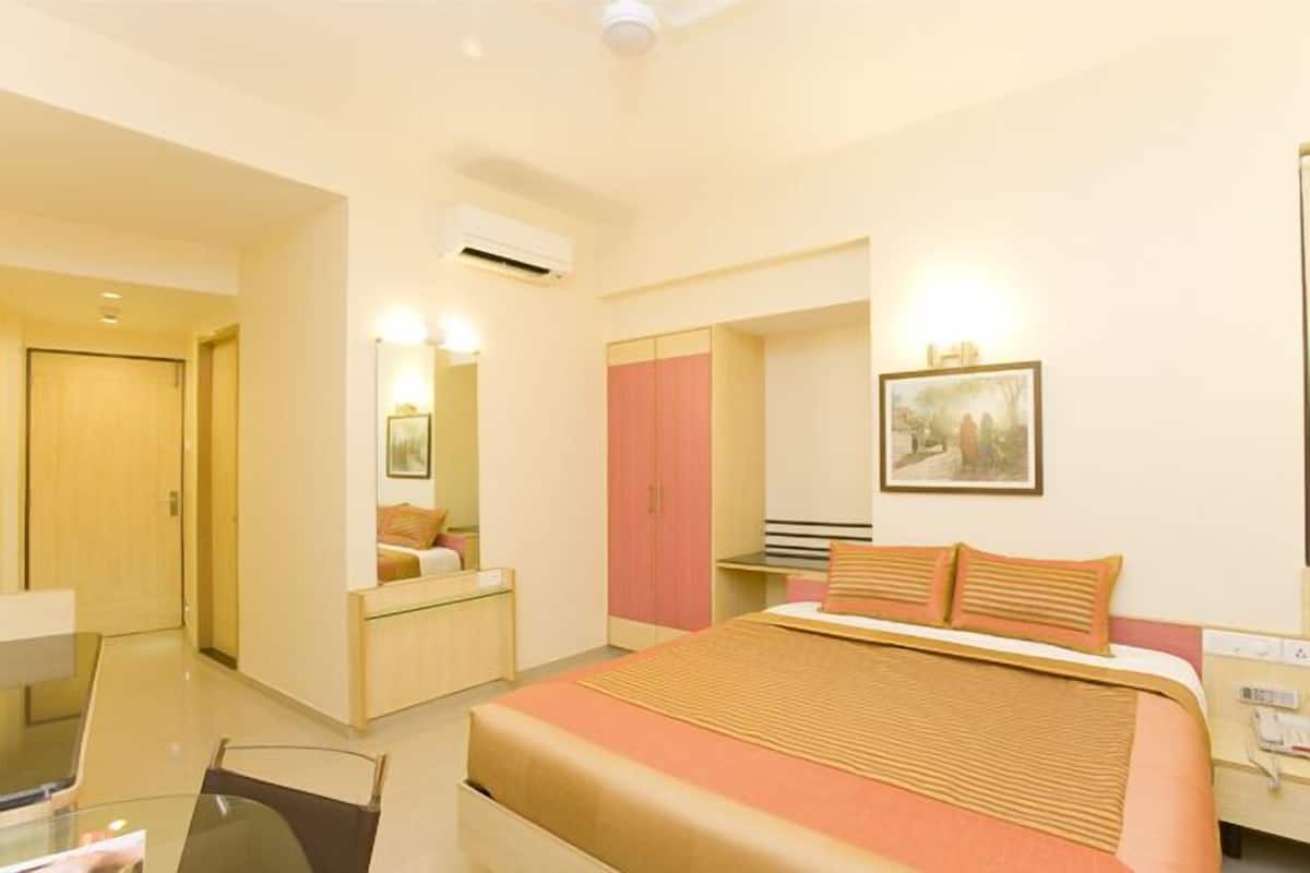 Standard Double or Twin Room | Premium bedding, down comforters, minibar, desk