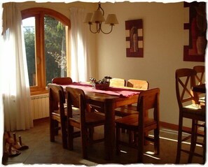 Maison, 2 chambres | Restauration dans la chambre