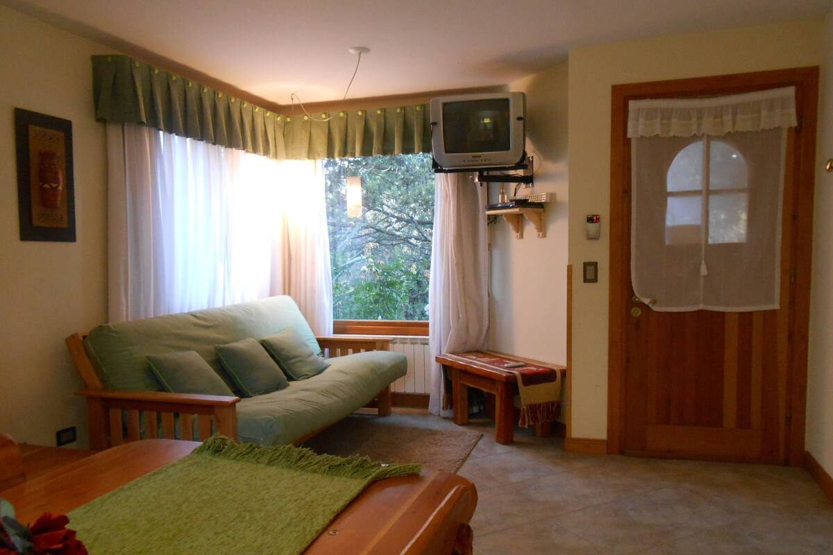 House, 1 Bedroom | Living area | 32-inch flat-screen TV with cable channels, TV, DVD player