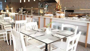 Desayuno buffet (ILS 70 por persona)