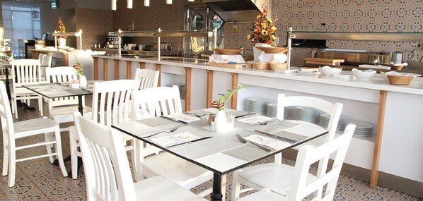 Daily buffet breakfast (ILS 70 per person)