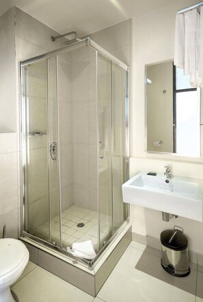 Room, 1 Queen Bed, Partial Sea View | Bathroom | Combined shower/tub, free toiletries, hair dryer, towels - Parade Hotel (Durban)