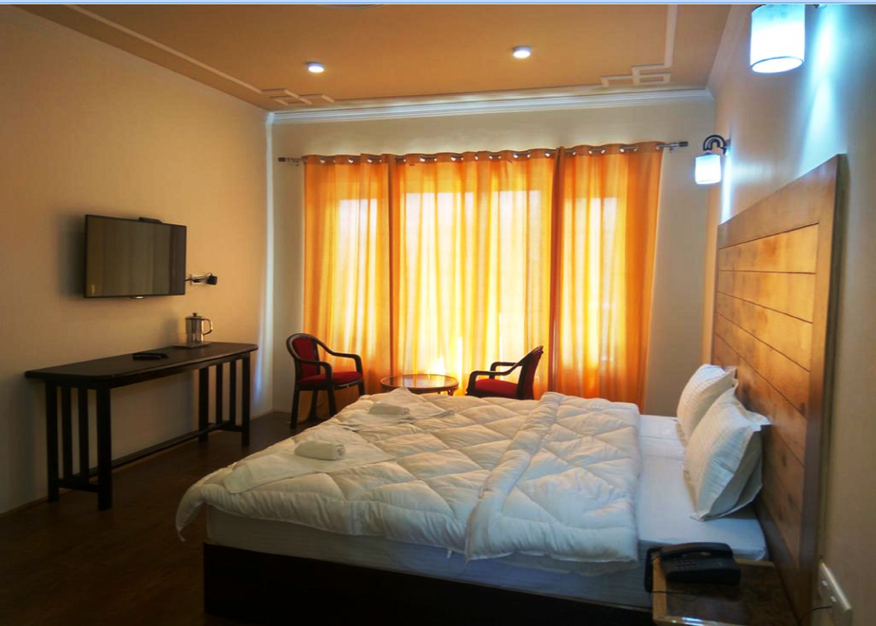 Standard Double Room | Desk, rollaway beds, free WiFi, bed sheets