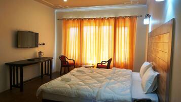 Standard Double Room | Desk, rollaway beds, free WiFi, bed sheets