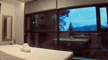Couples treatment rooms, sauna, hot tub, steam room, body treatments