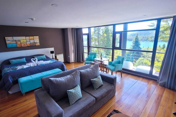 Deluxe Suite, Lake View | Egyptian cotton sheets, premium bedding, pillowtop beds, minibar