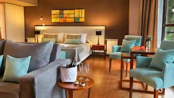 Suite Deluxe, vistas al lago | 1 dormitorio, sábanas de algodón egipcio, ropa de cama de alta calidad