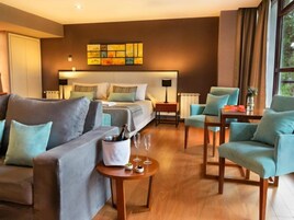 Deluxe Suite, Lake View | Egyptian cotton sheets, premium bedding, pillowtop beds, minibar