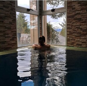 Indoor pool, open 10:00 AM to 10:00 PM, sun loungers - Bosque del Nahuel Boutique Hotel & Spa (San Carlos de Bariloche)