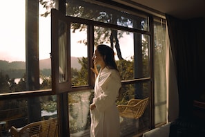 Deluxe Suite, Lake View