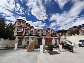Front of property - Hotel New Glacier View (Leh)
