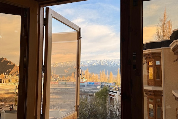 Deluxe Room | Desk, free WiFi, bed sheets