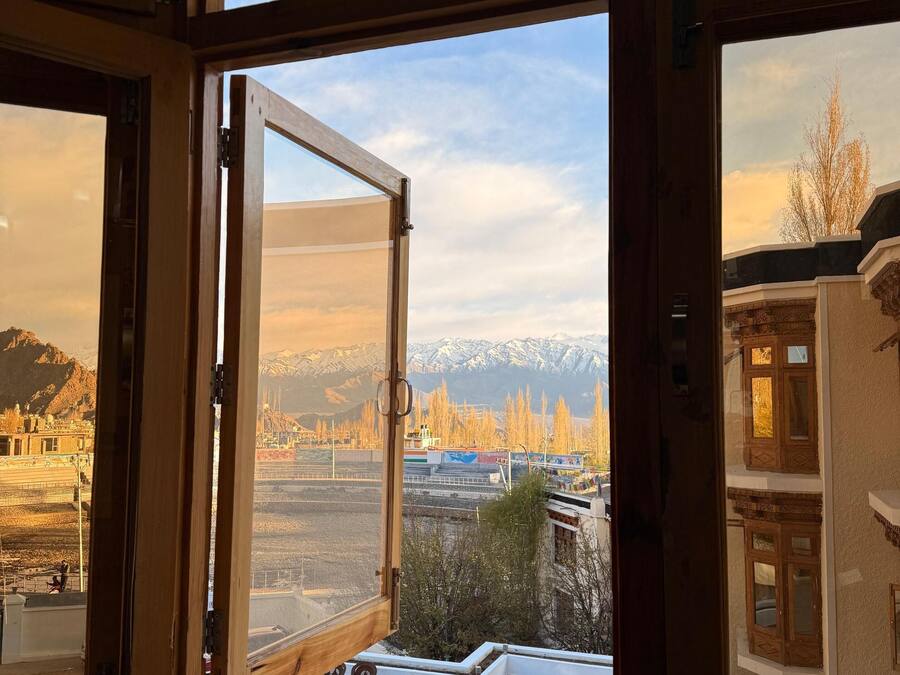 Deluxe Room | Desk, free WiFi, bed sheets