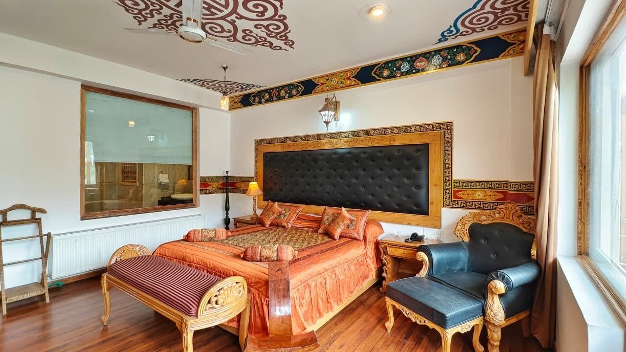 Super Deluxe Room | In-room safe, desk, soundproofing, iron/ironing board