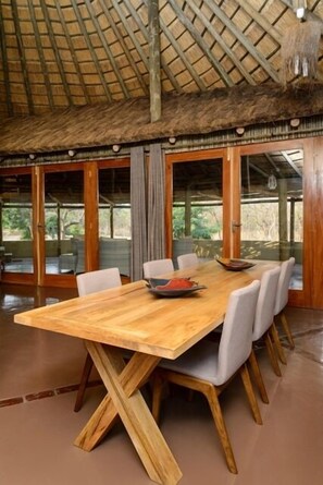 Breakfast, lunch, dinner served; international cuisine 