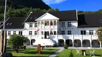 Mặt tiền nơi lưu trú