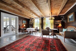 Lobby sitting area - Tørvis Hotell (Luster)