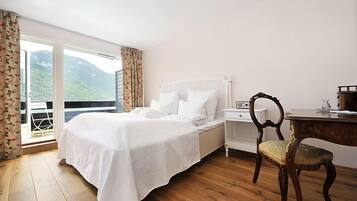 Nôi/giường cho trẻ sơ sinh (phụ phí)