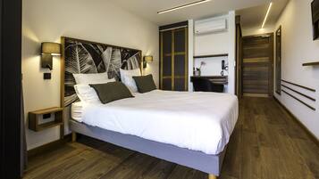 Standard Double Room | Minibar, in-room safe, desk, blackout drapes