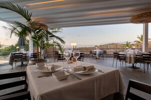 Morgunverður í boði, frönsk matargerðarlist, útsýni yfir sundlaug 