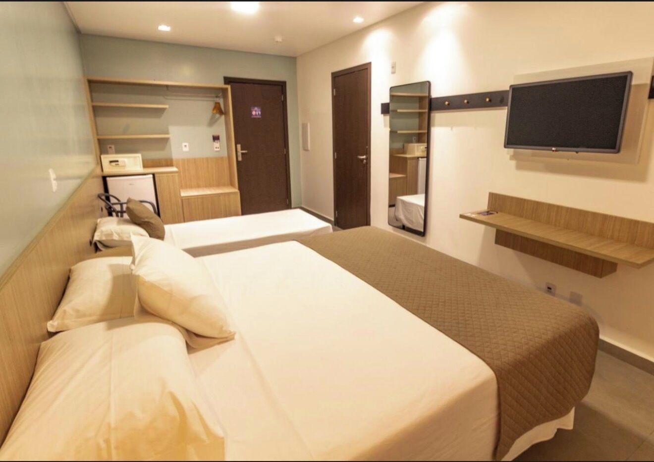 Triple Room | Private kitchen | Shared fridge, microwave