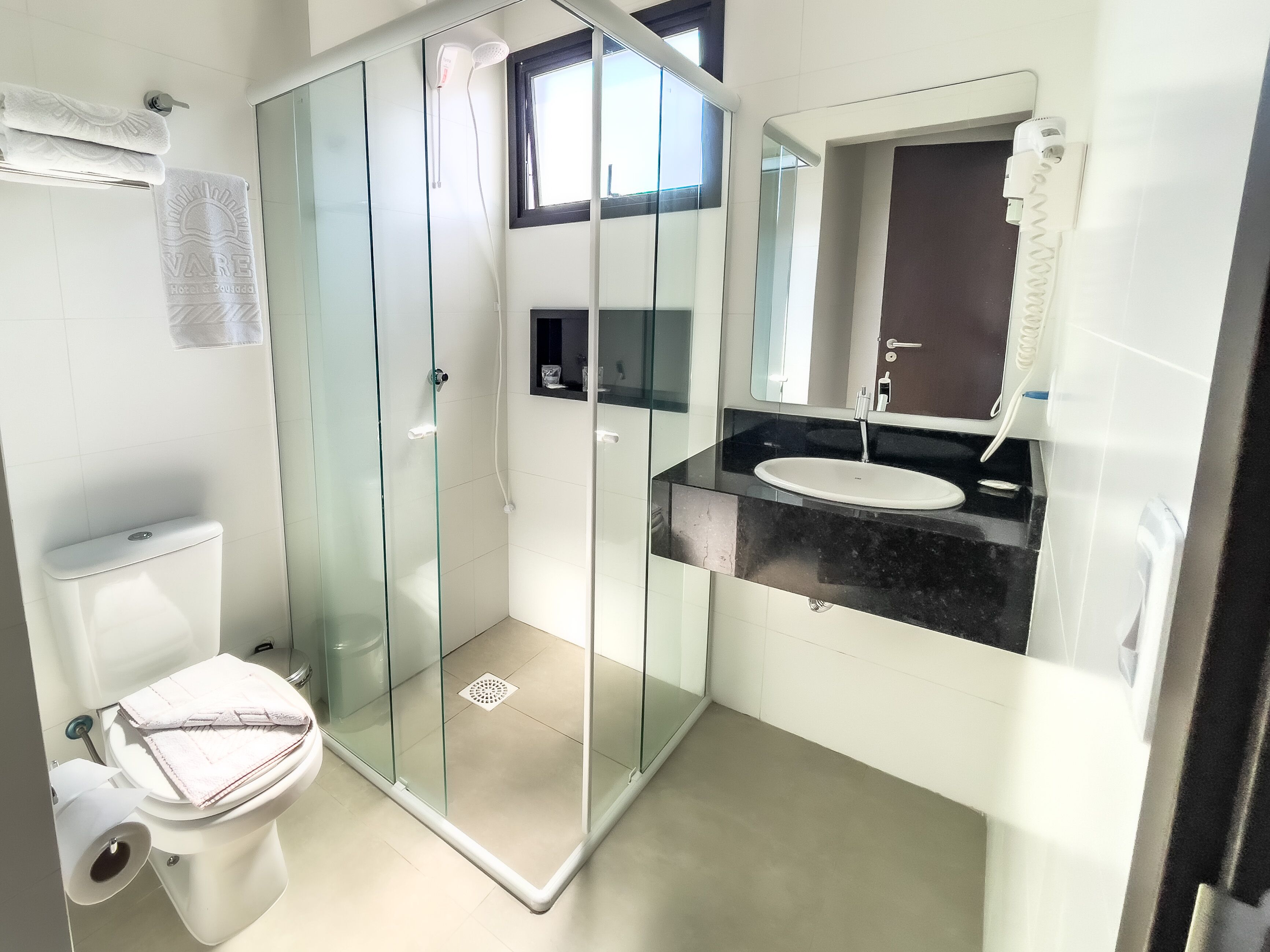 Minibar, blackout drapes, free WiFi, bed sheets
