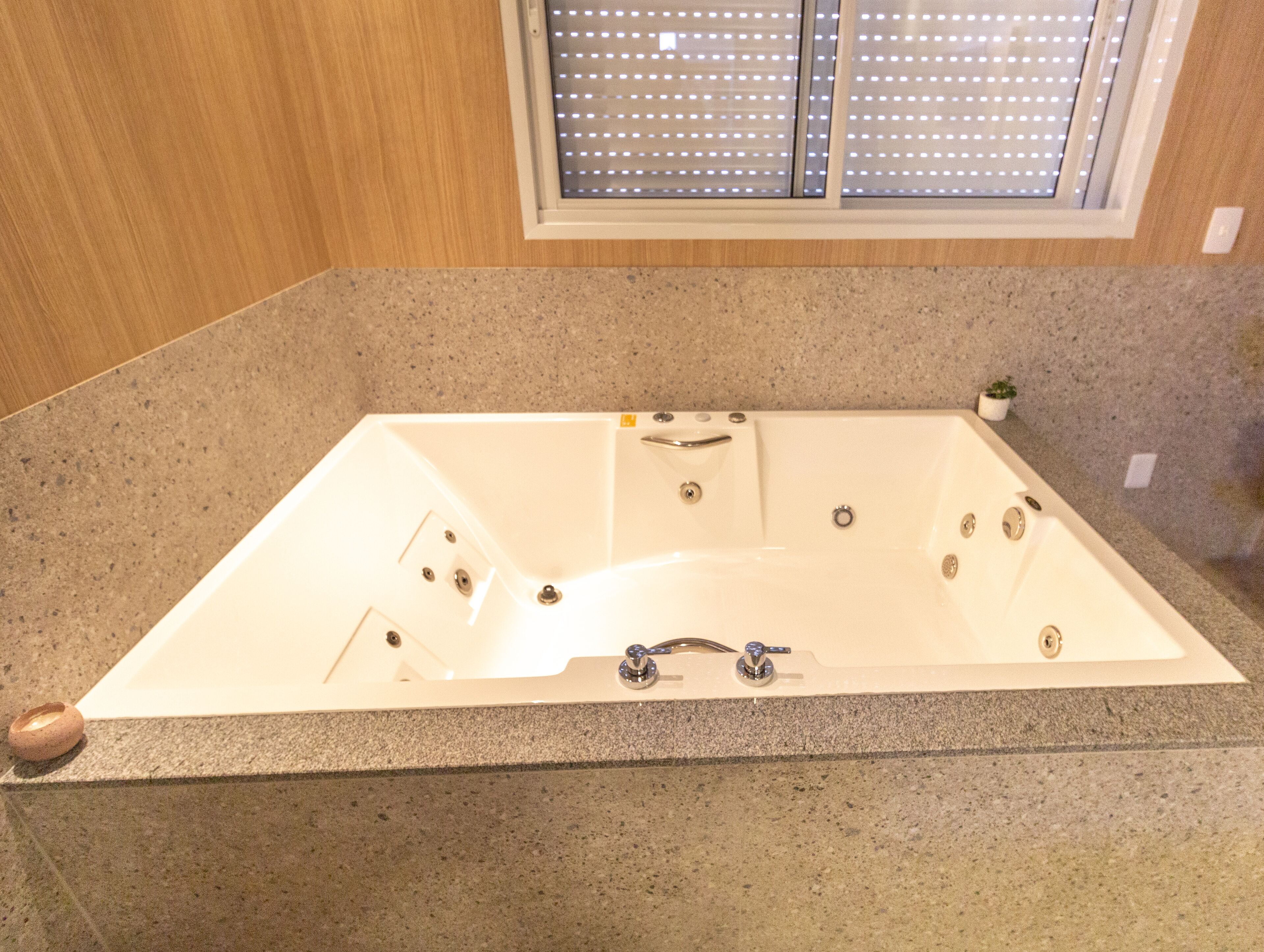 deluxe double room, 1 king bed | jetted bathtub