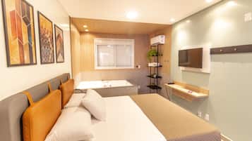 Deluxe Double Room, 1 King Bed | Minibar, blackout drapes, free WiFi, bed sheets