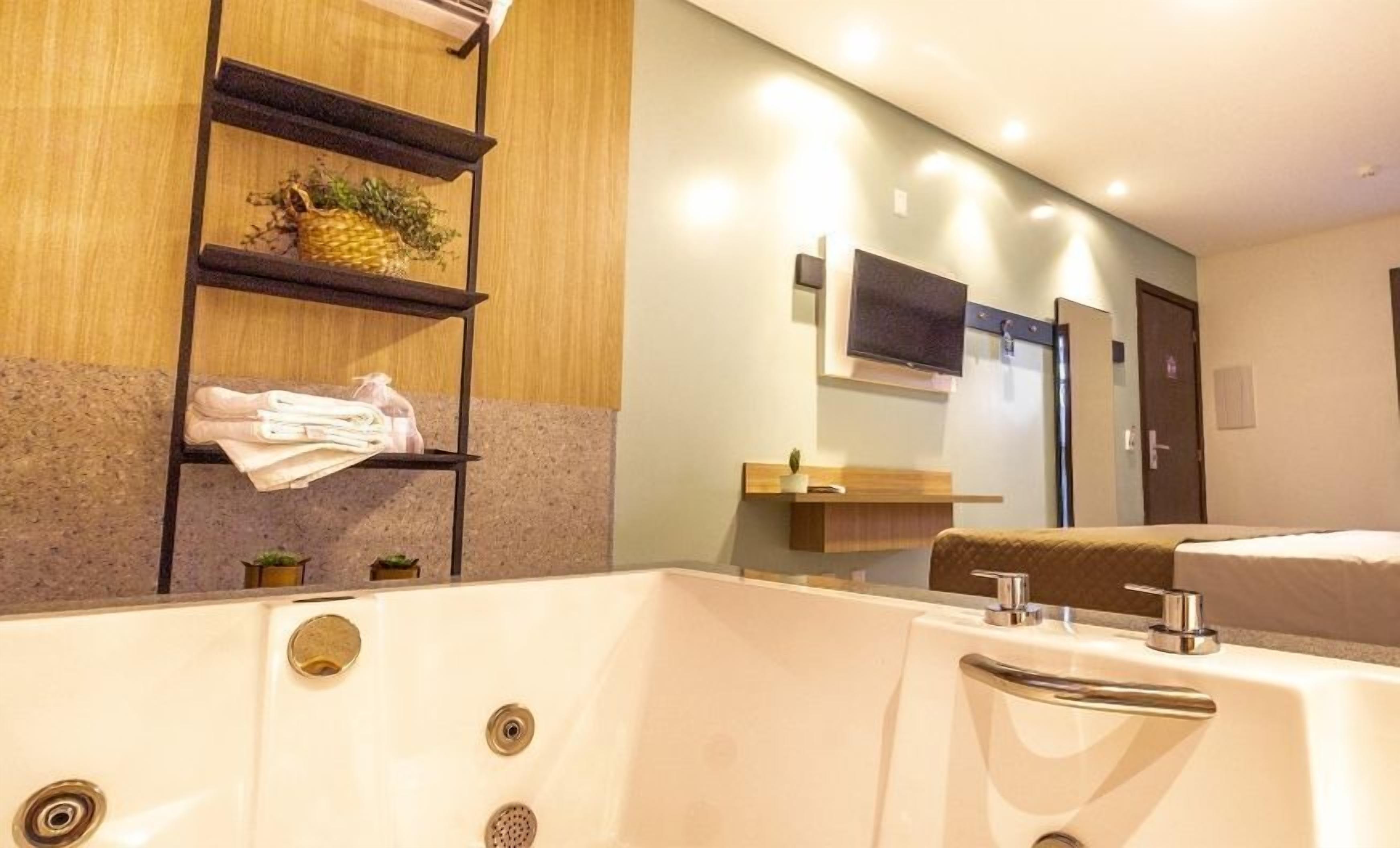 deluxe double room, 1 king bed | jetted bathtub