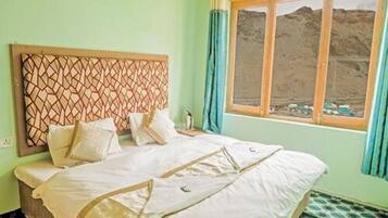 高级双人房 | 客房内保险箱、折叠床/加床(额外收费)、床单