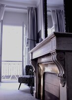 Executive Room | Premium bedding, in-room safe, desk, blackout drapes