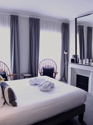 Chambre exécutive | Literie de qualité, coffre-fort, bureau, rideaux d’obscurcissement