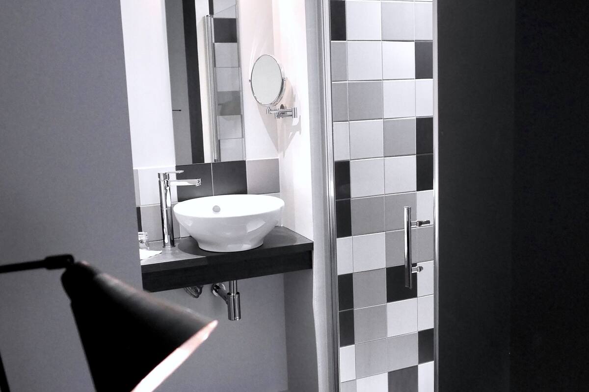 executive room | bathroom | designer toiletries, hair dryer, towels