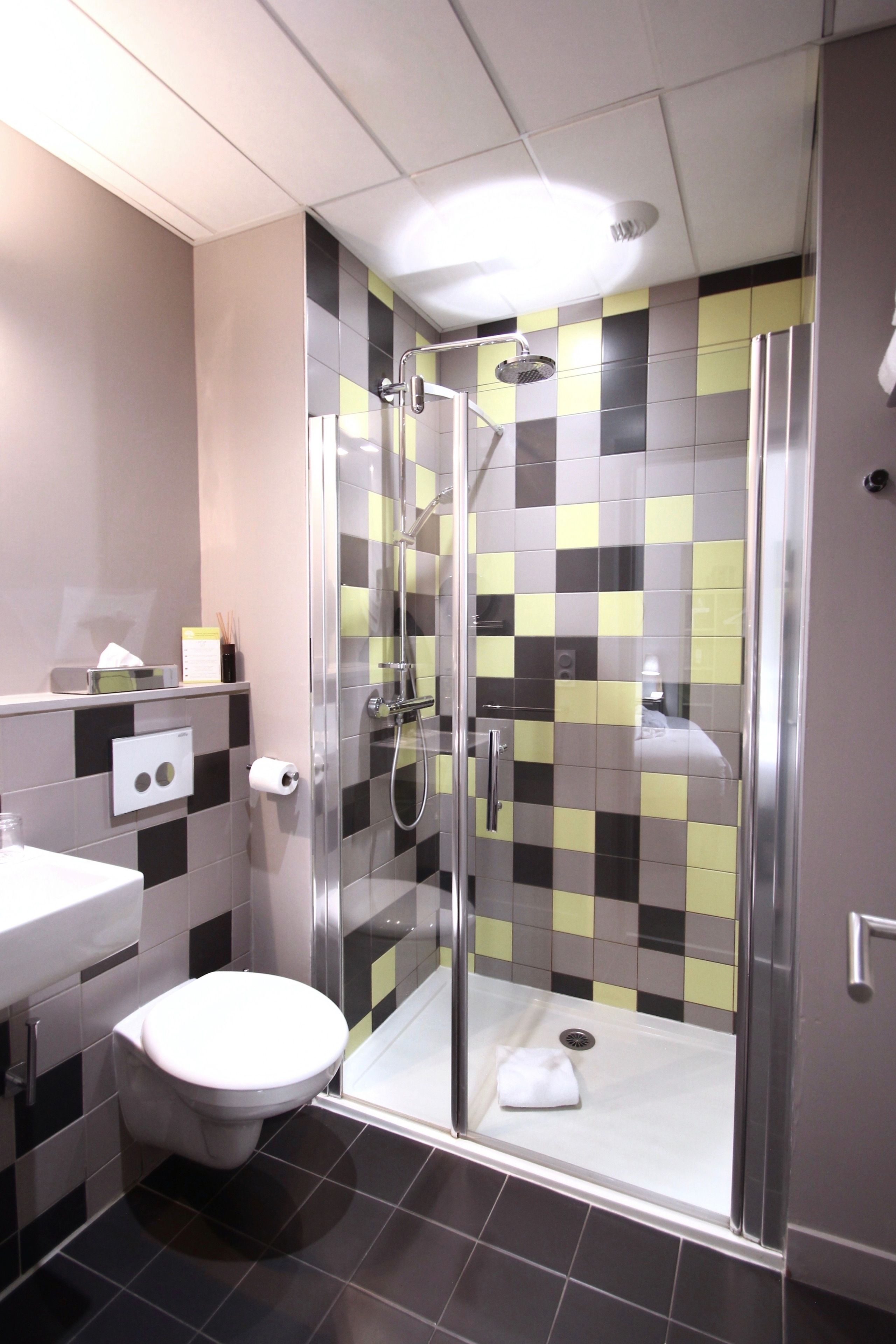 designer toiletries, hair dryer, towels