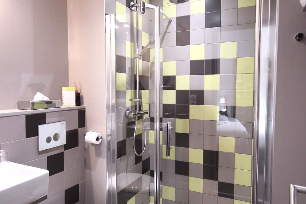 designer toiletries, hair dryer, towels