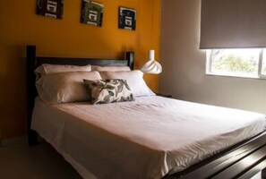 Escritorio, camas supletorias gratuitas, wifi gratis